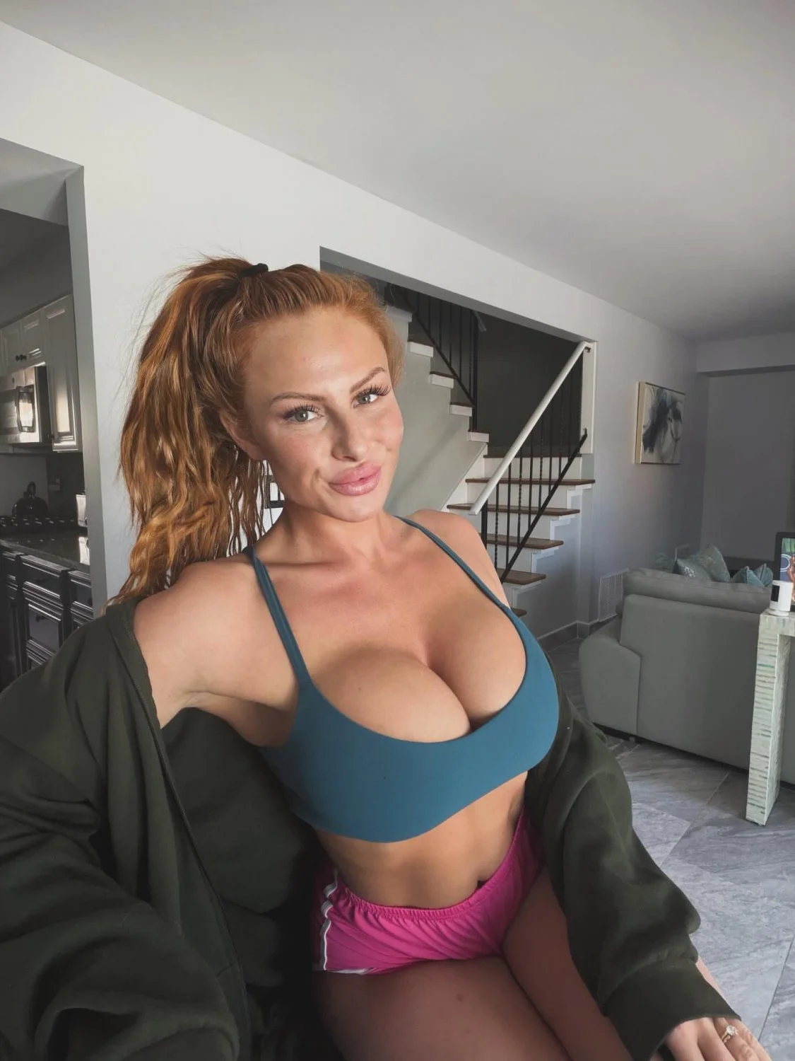 fit redhead bimbo image 2