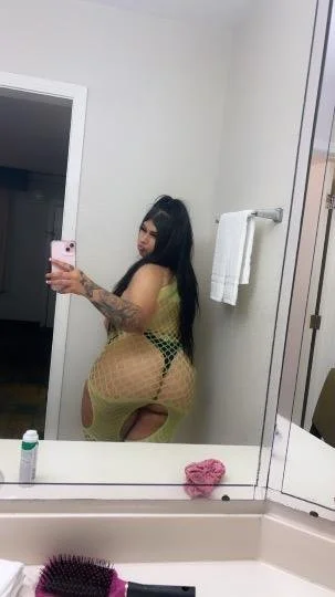 N H E L L Y . BBW 🌶️ image 3