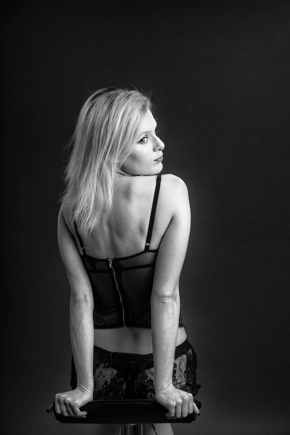 Tight body blonde boudoir image 11