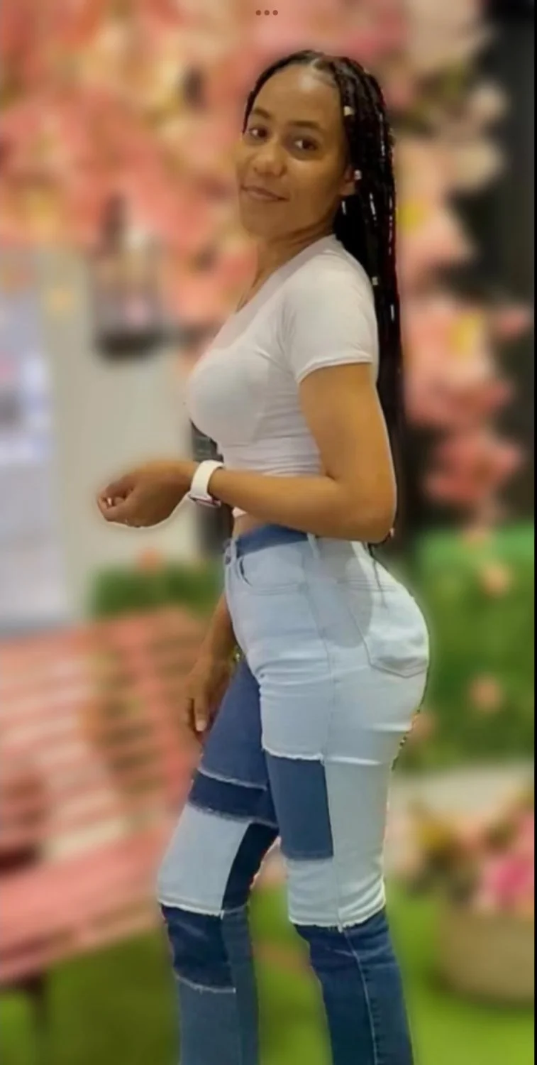 Nice booty riding main image
