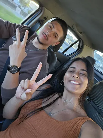 Morena gostosa cheia de tesao metendo no carro cover image