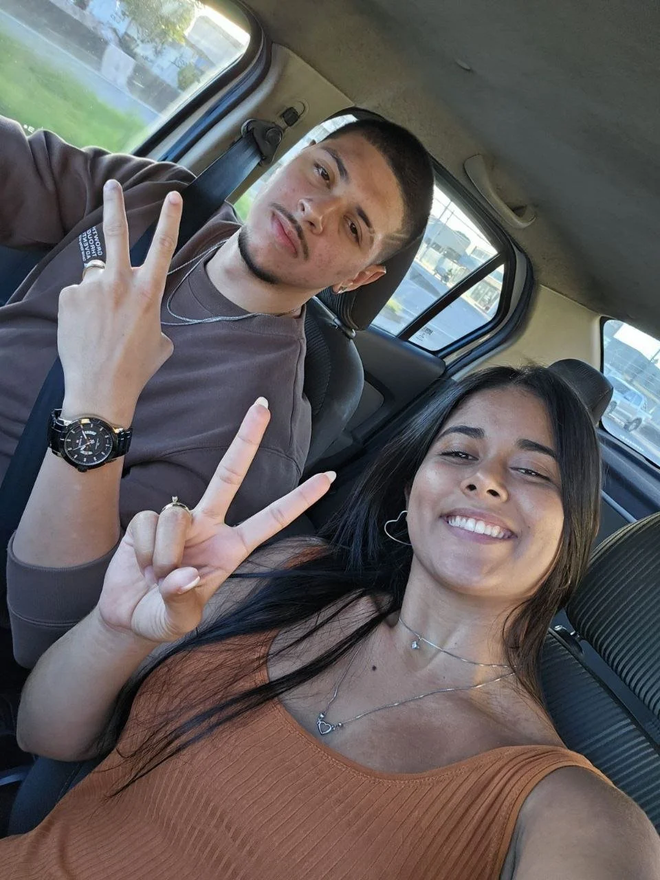 Morena gostosa cheia de tesao metendo no carro image 1