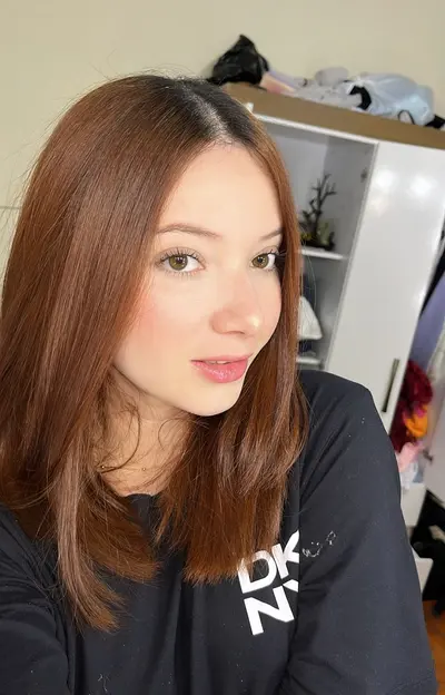 Insta - Griselda Cortez - mexicana hermosa chupando verga (IA) 😈😈😈😈😈 cover image