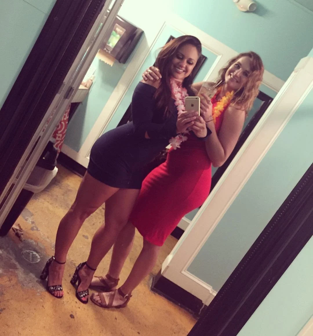 thick ass gym baddie has an insane breeding build image 2