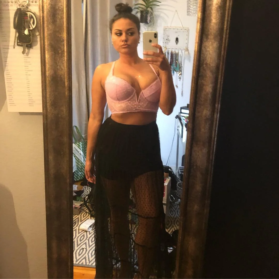 thick ass gym baddie has an insane breeding build image 9