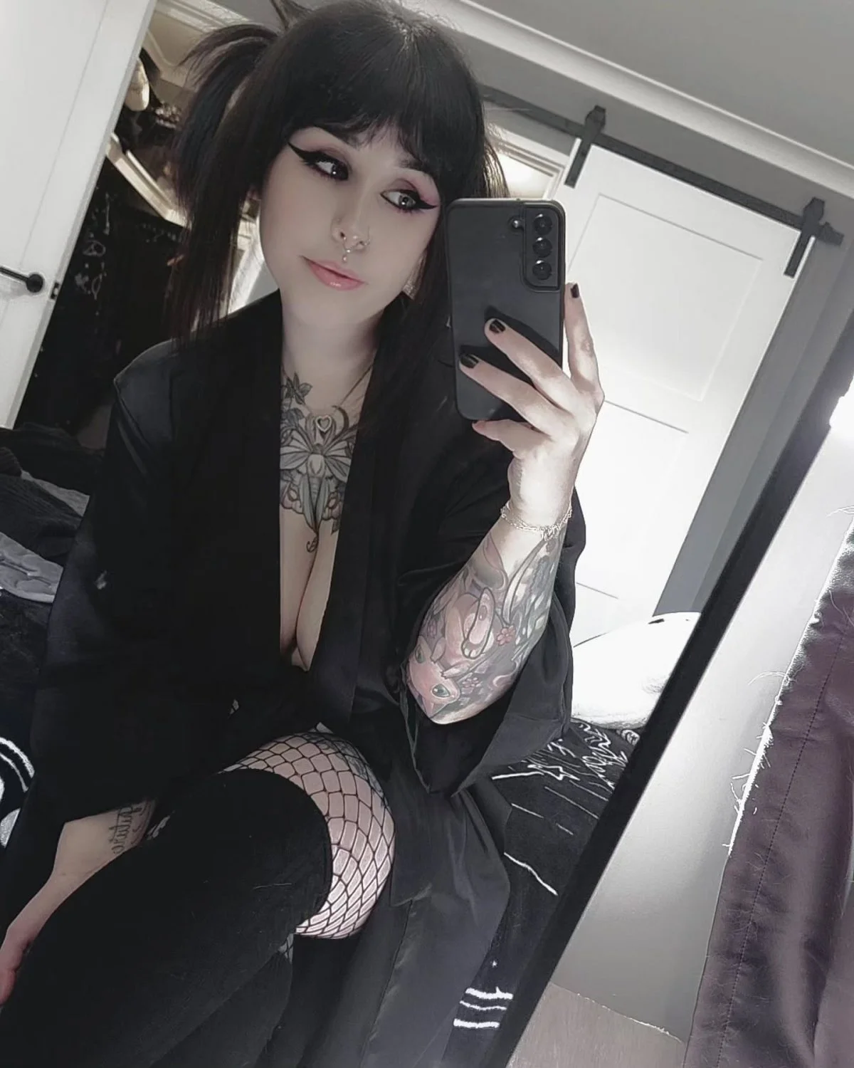 instagram goth girl main image
