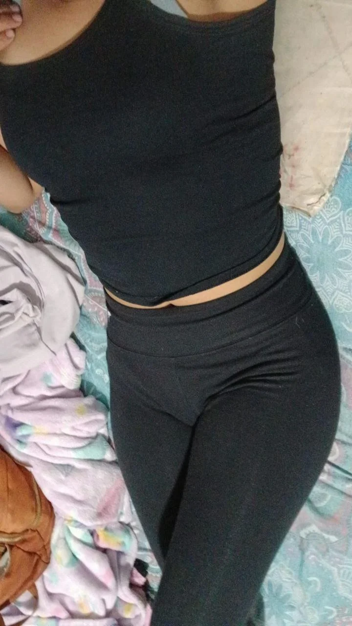 Es una puta y lo sabe, lo disfruta image 2
