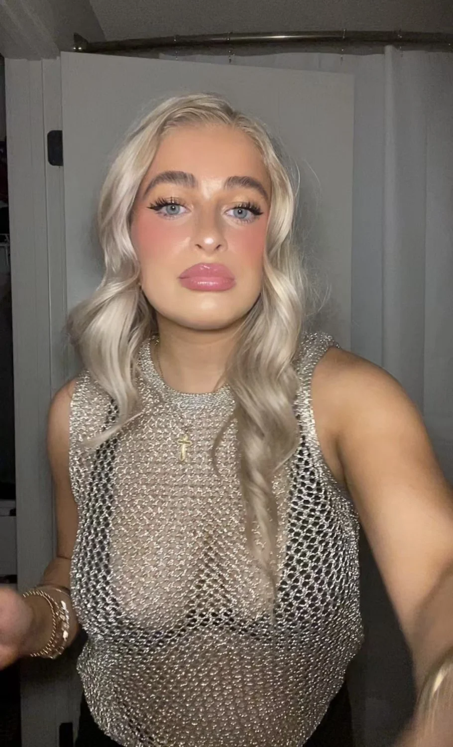 Blonde baddie Maddy with a fit check main image
