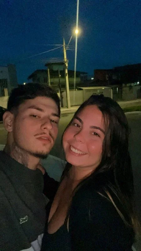 Gordinha bochechuda vazda ela gosta q goza dentro main image