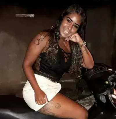 Chupou rola cheio de merda em troca de iPhone cover image