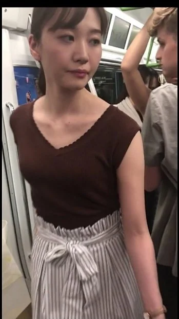🔚Japanese　セレブ人妻　長身モデル級2名　逆さ　ぱんちら　ソフトエロ　一発やりたい main image