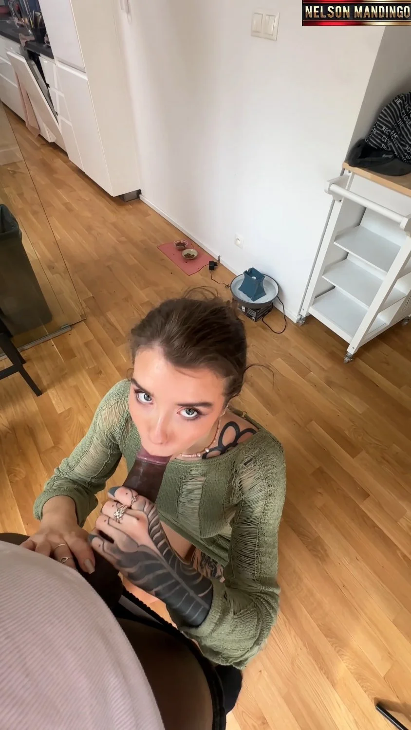 🎥4:01 𝐸𝒹𝑒𝓃 𝐼𝓋𝓎 DEEPTHROATS A BIG BLACK COCK POV image 3