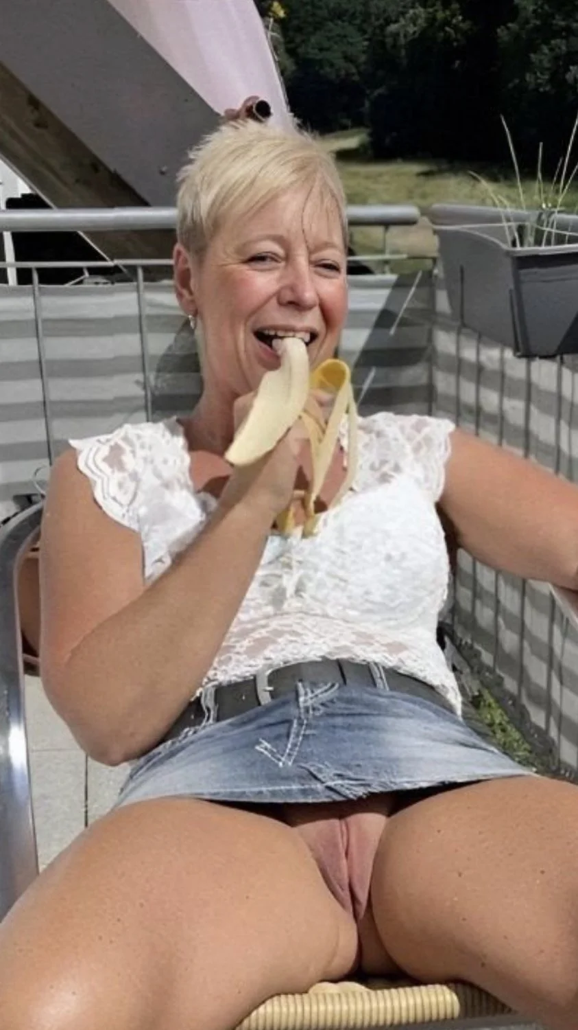 5uz3 is one of the pixie cut grandmas that gets better with age. Her still tight cunt tho🤤🤤🔥🔥 image 13