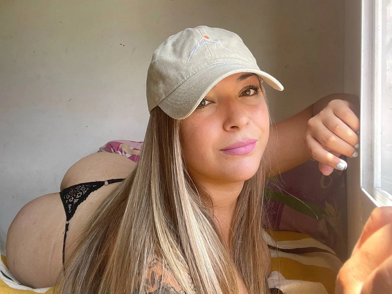 Madura Argentina le gusta tirar leche con las tetas y chupar pija image 4