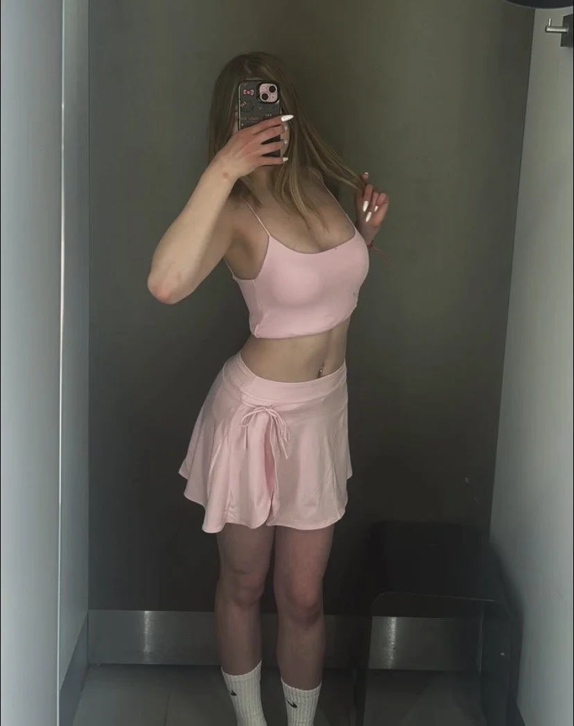 i can’t stop jerking to these pics of my sister image 3