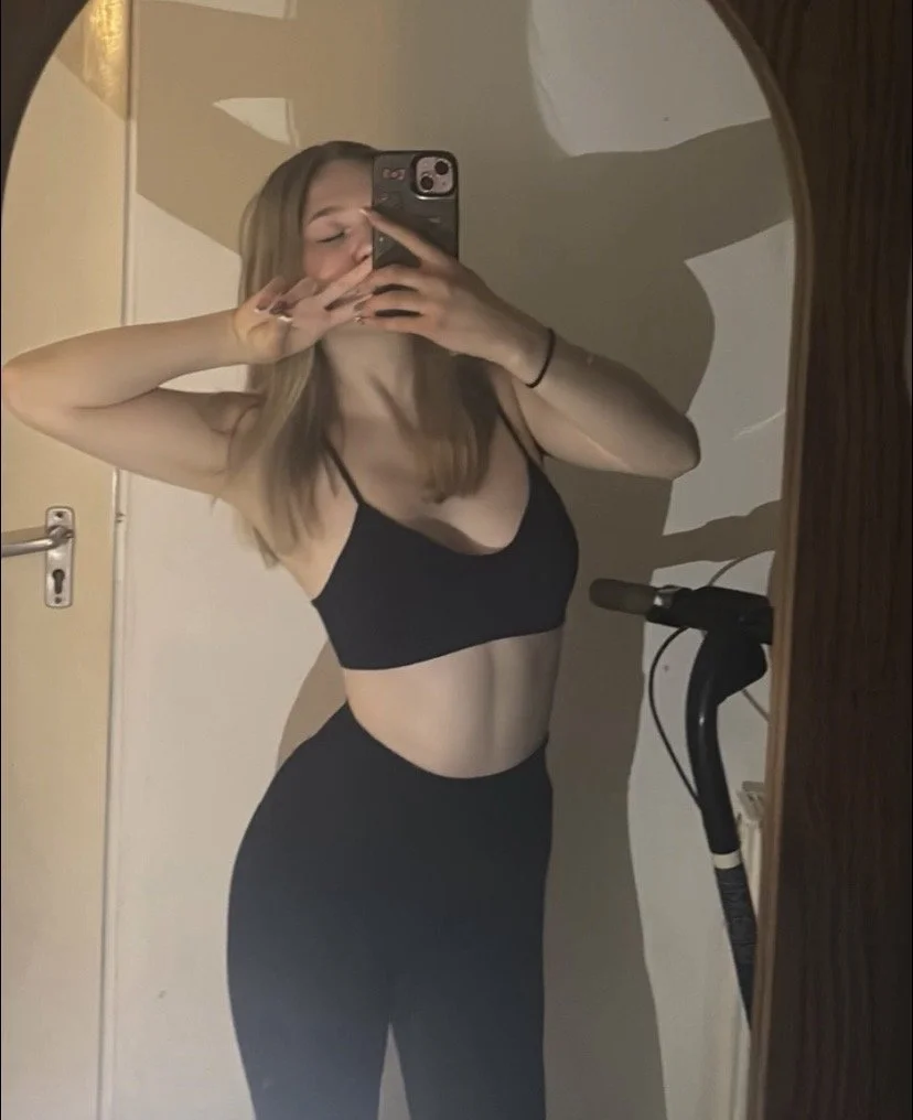 i can’t stop jerking to these pics of my sister image 4