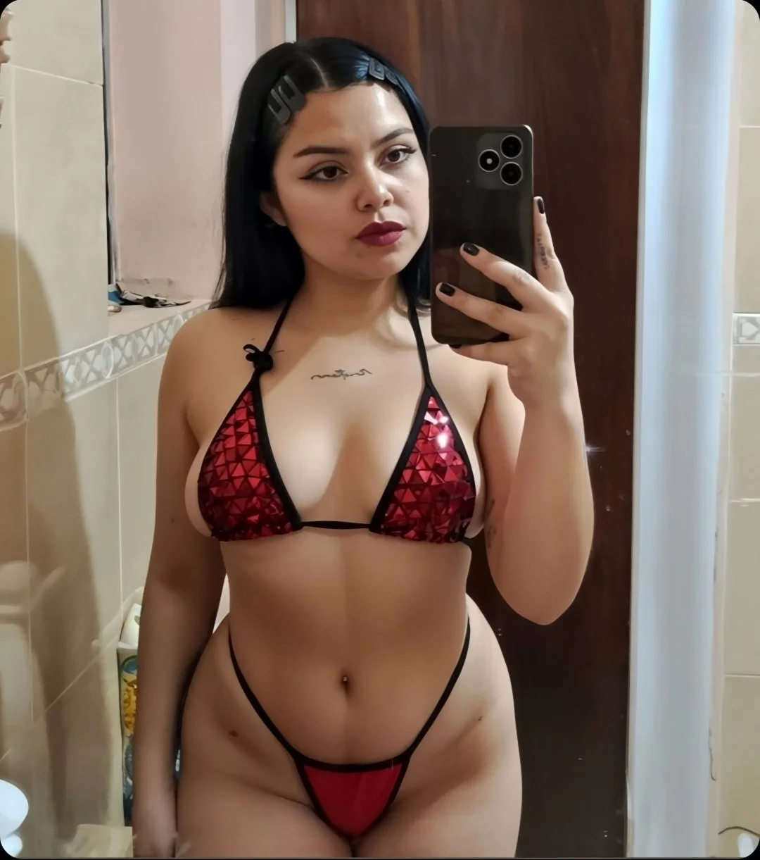 Edits de una putita de instagram que me la pone muy dura, su carita de actriz porno me calienta duro image 21