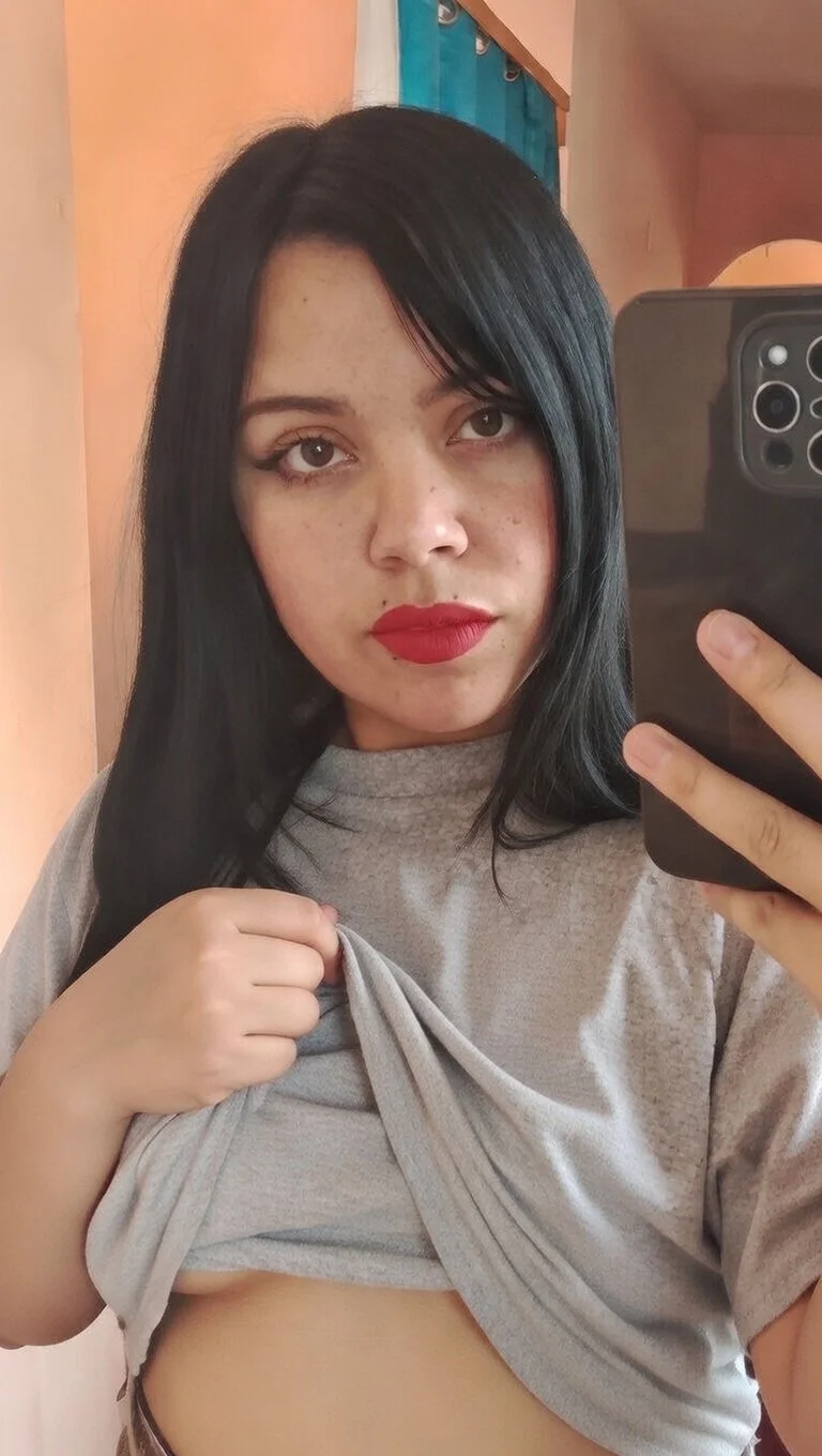 Edits de una putita de instagram que me la pone muy dura, su carita de actriz porno me calienta duro image 22