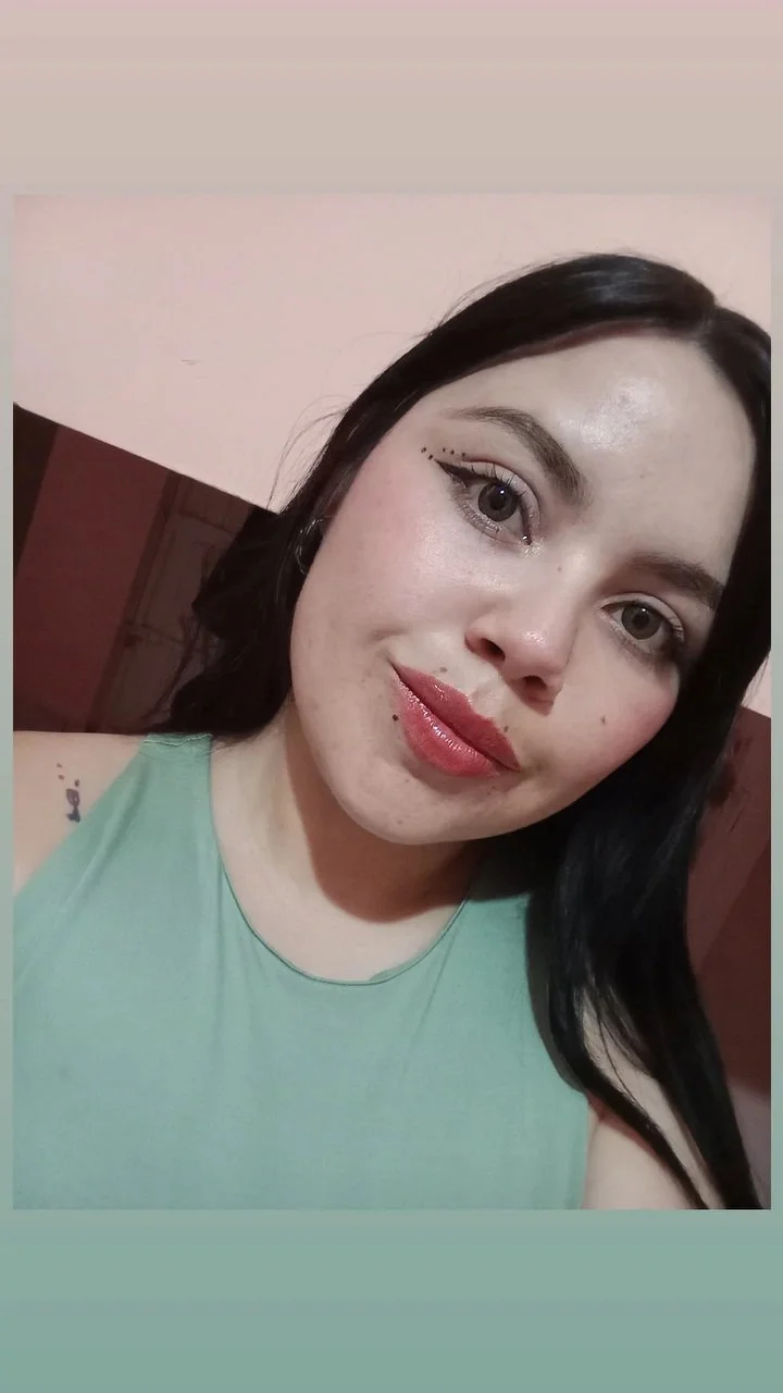 Edits de una putita de instagram que me la pone muy dura, su carita de actriz porno me calienta duro image 24