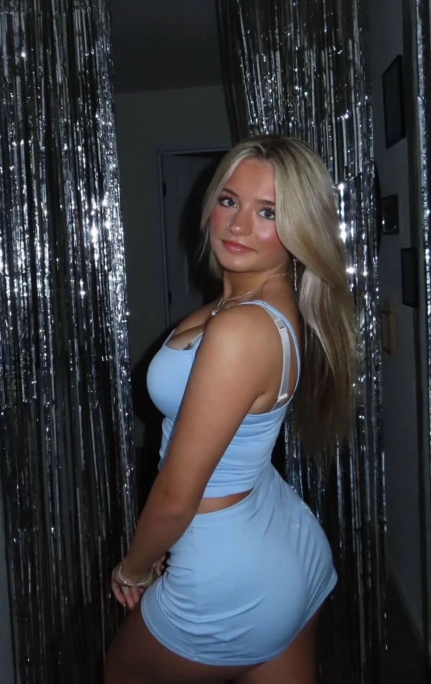 Blonde Teen Gym Rat image 5