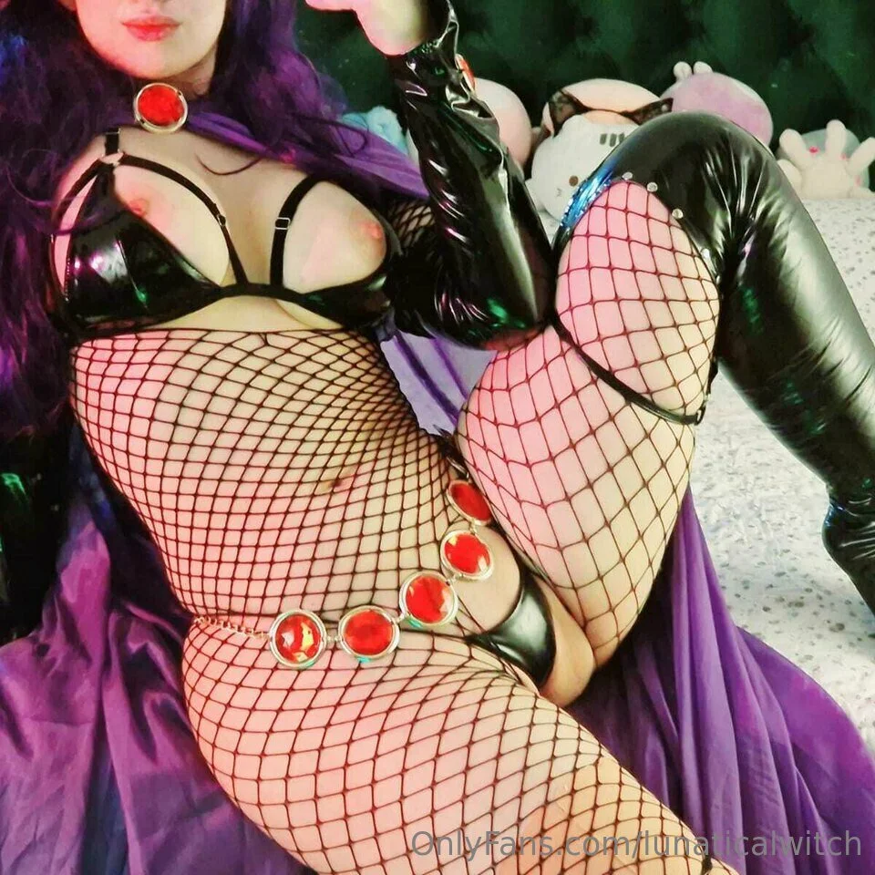 perfect tits witch image 2
