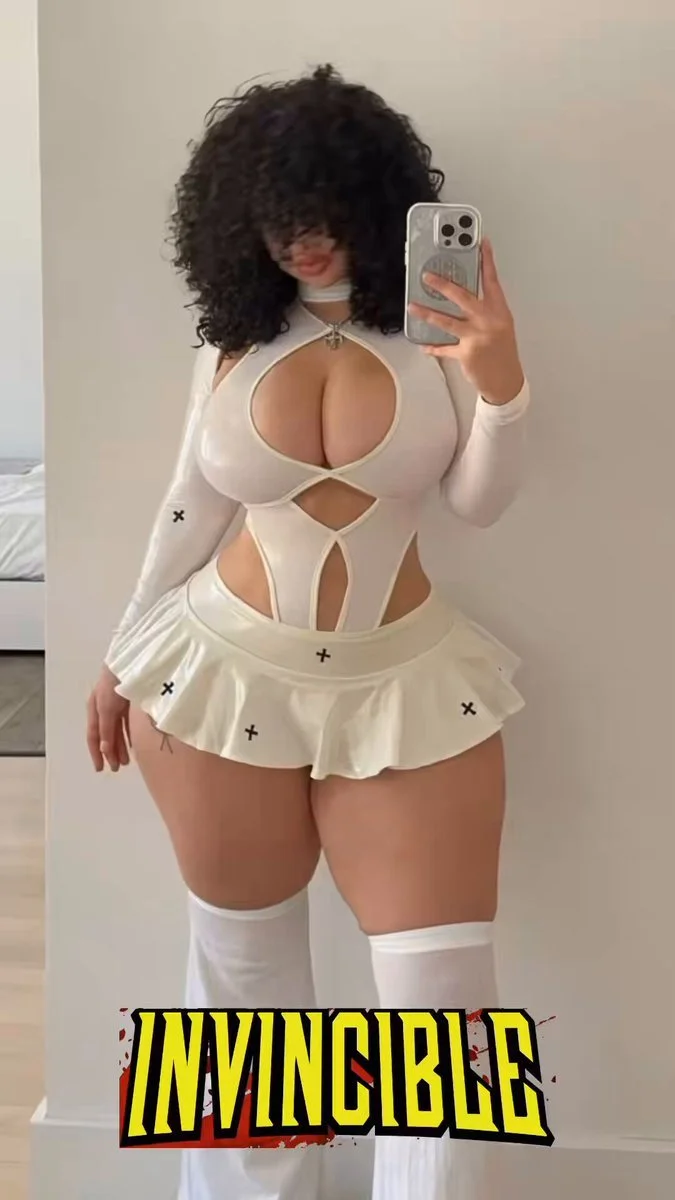 Thick Lightskin Baddie image 20