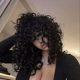 Thick Lightskin Baddie image 4