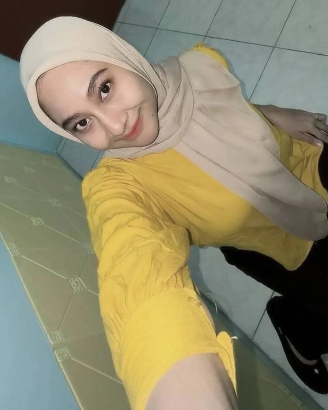 Jilbab Girl Got Viral main image