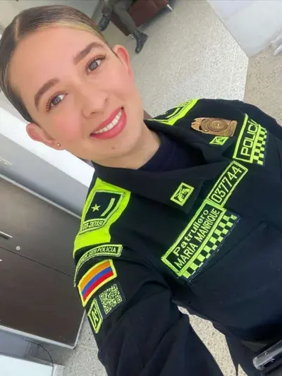 Patrullera Maria Manrique 🚔🇨🇴👮‍♀️🥵🤤😈🥴 cover image