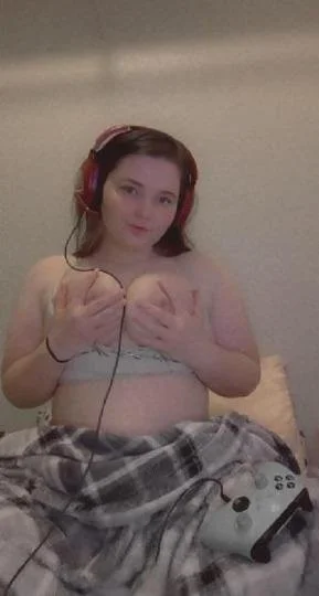 Cute cubby gamer slut image 4