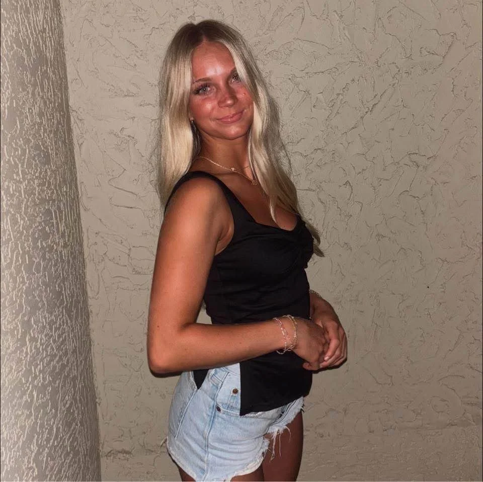 Hot blonde slut main image