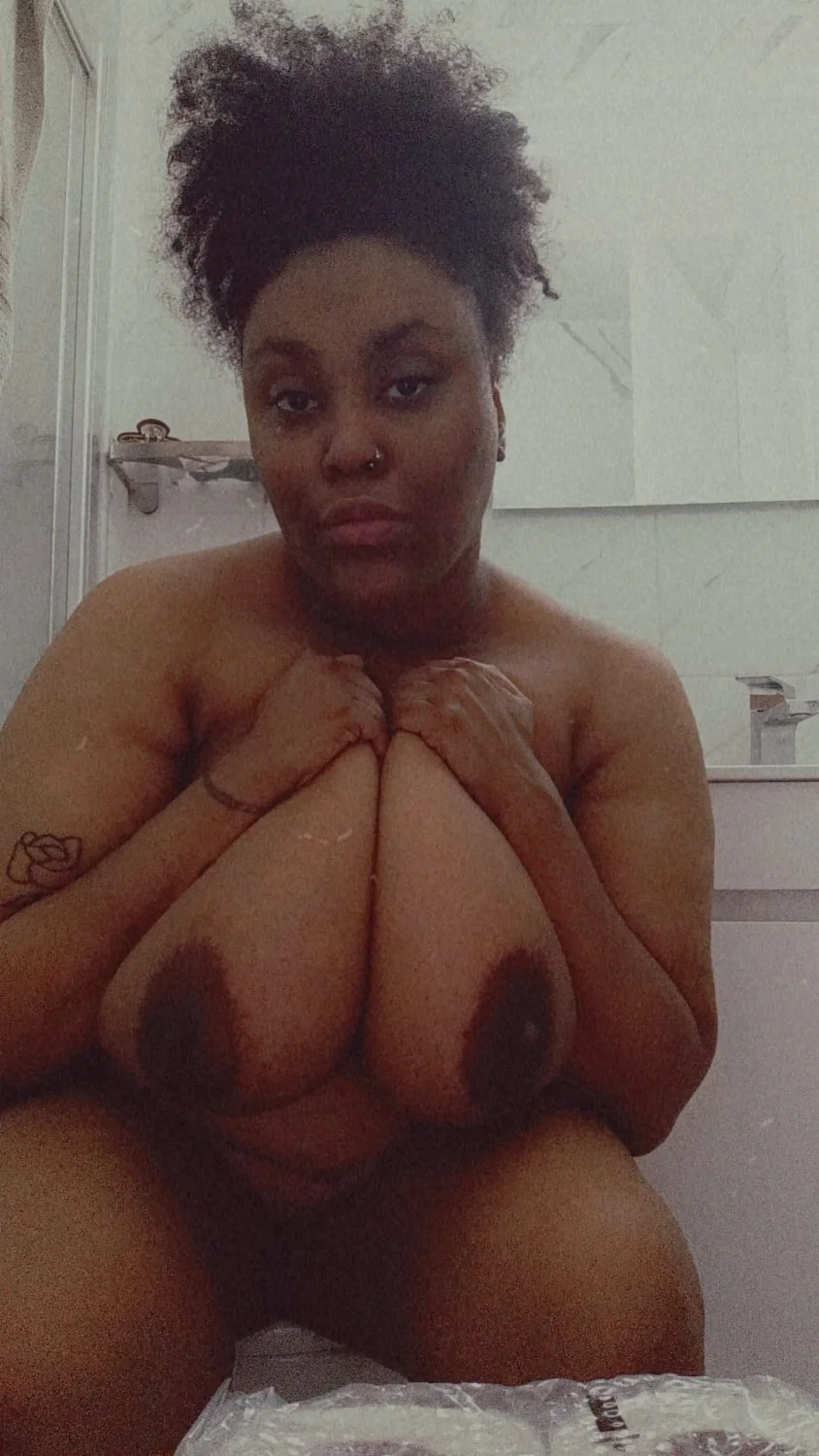 Morena tetona image 5