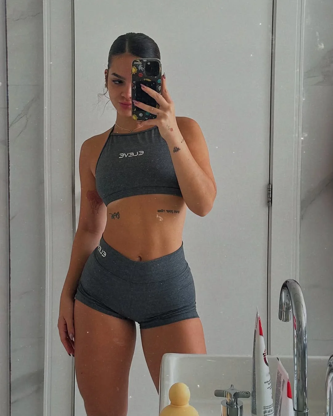 Selfies na Mel...Mel Maia deliciosa , famosa gostosa main image
