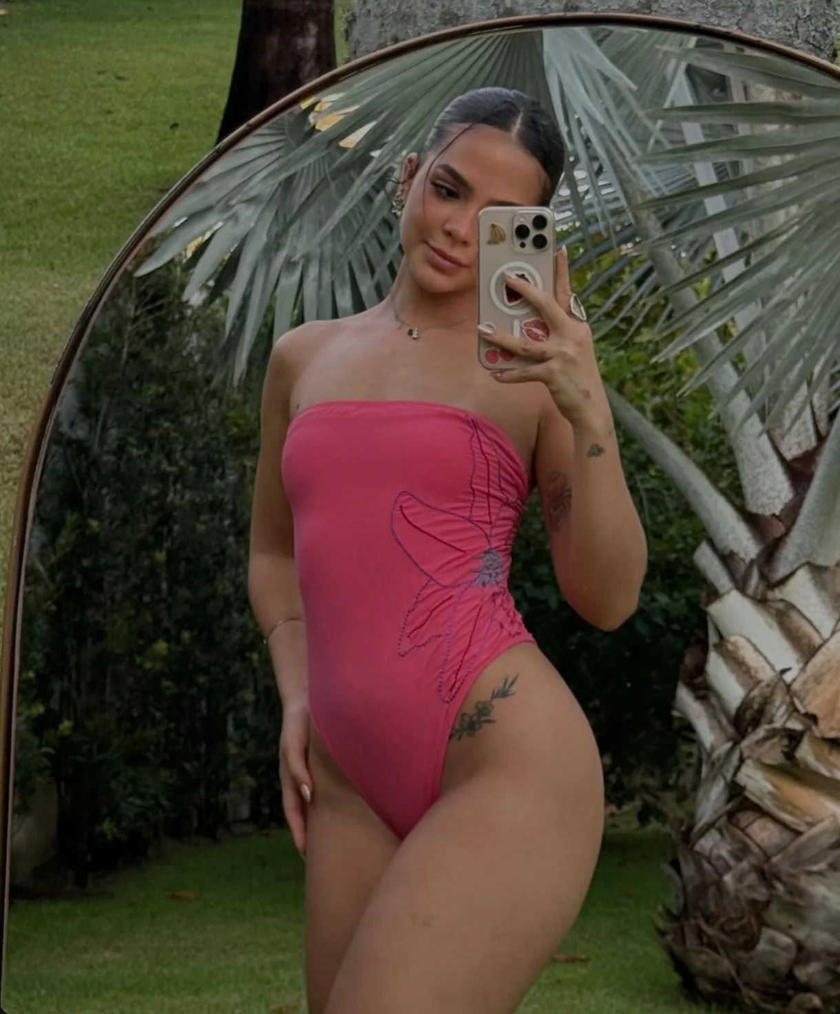 Selfies na Mel...Mel Maia deliciosa , famosa gostosa image 2