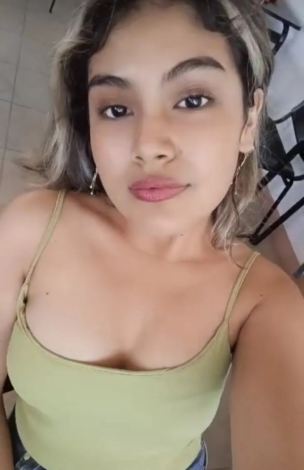La deliciosa puta tetona de Camila main image