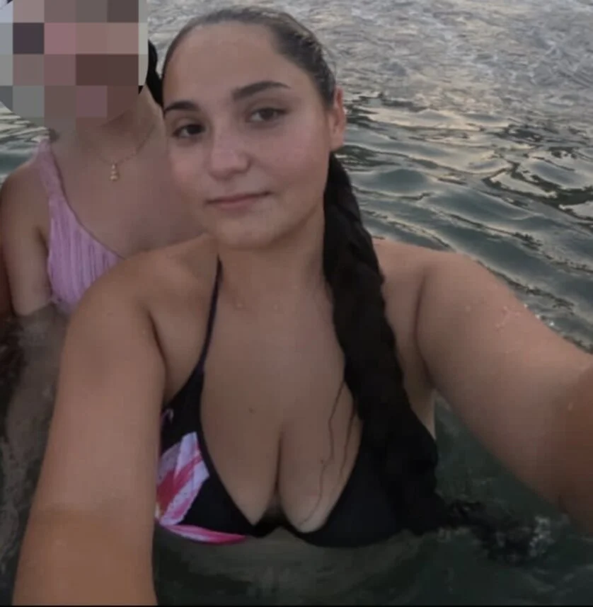 Busty Zaida Loves Being Seen image 2