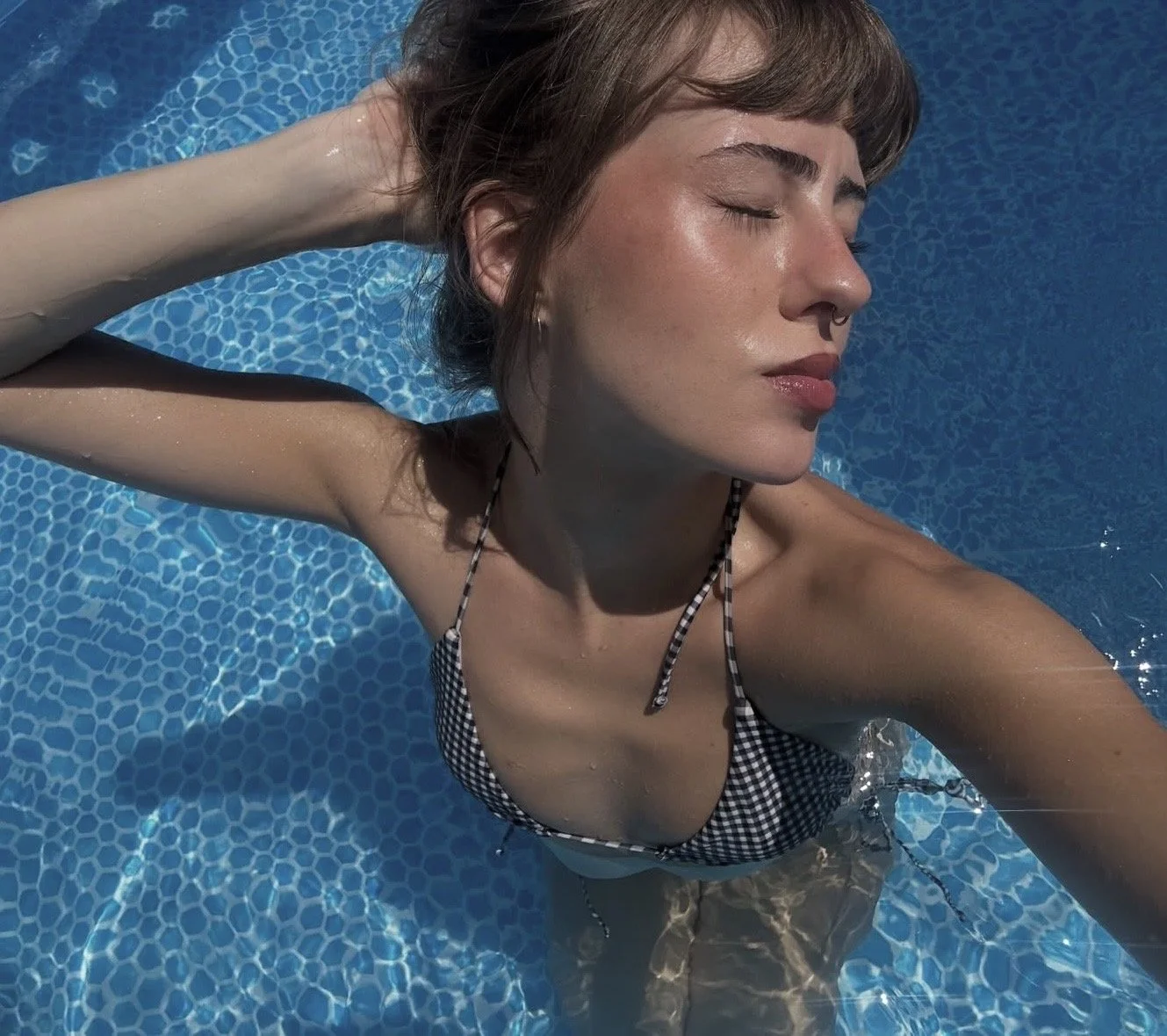 Anyone know this Gold Coast babe? main image