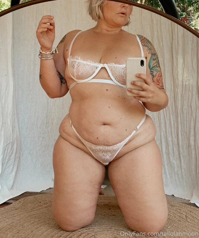 White PAWG shows her ass 892ac-0196fb15-7d81-7de1-a84e-1622cb9b8b51 image 11