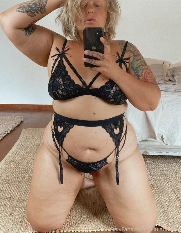 White PAWG shows her ass 892ac-0196fb15-7d81-7de1-a84e-1622cb9b8b51 image 23