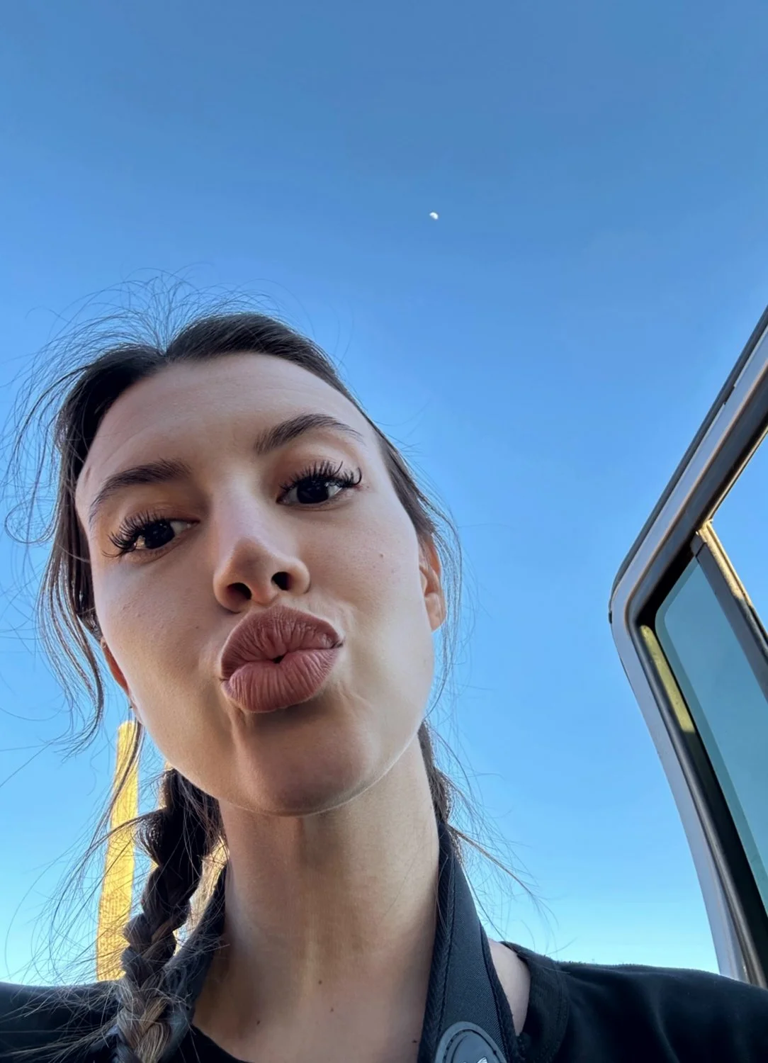 This slut just want to please you main image