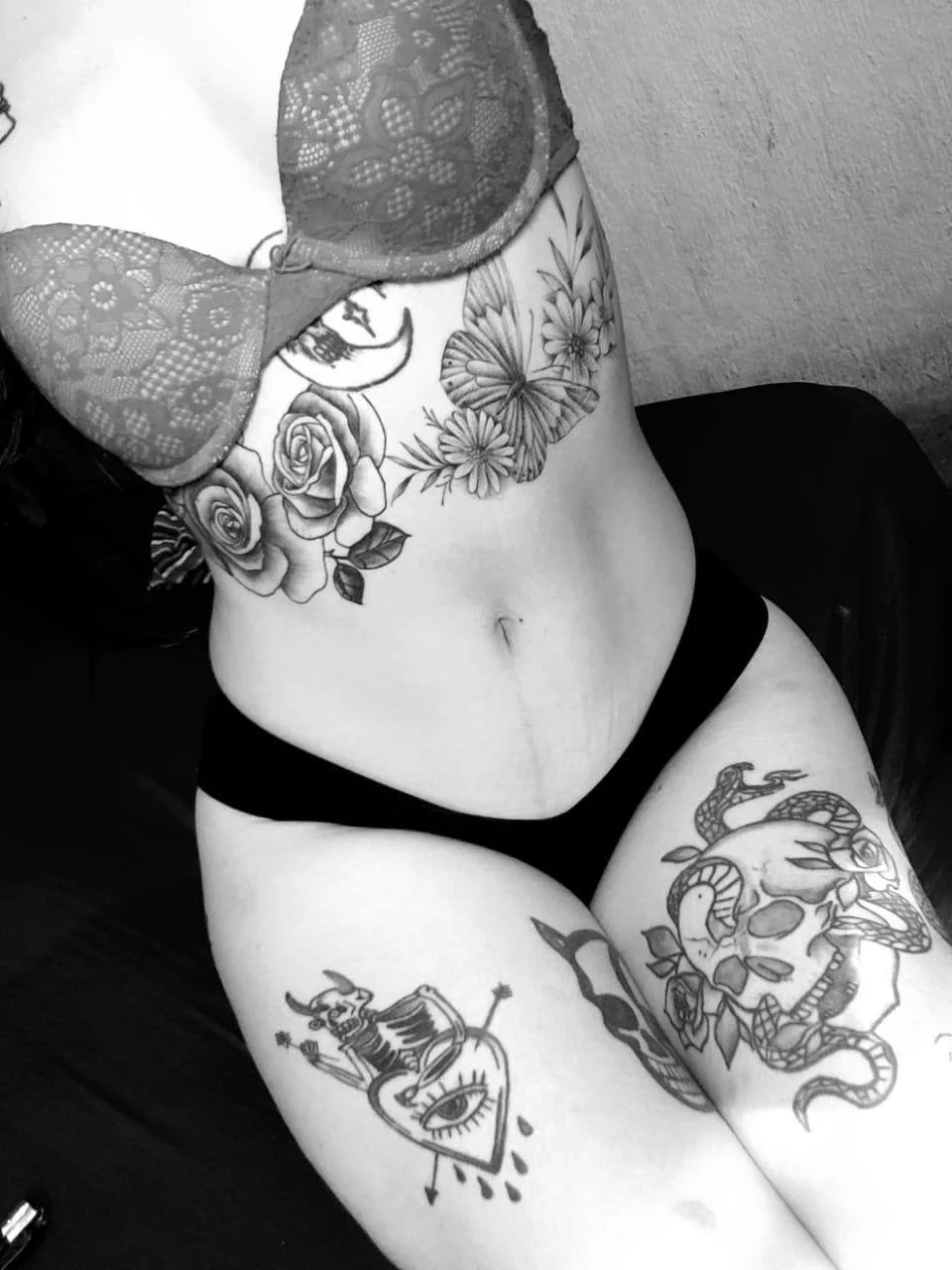 Flaca blanquita culona tatuada sexy rico coño deliciosa nudes image 7