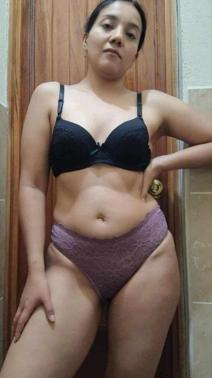 Cindy González puta barata que le gusta a exhibirse main image