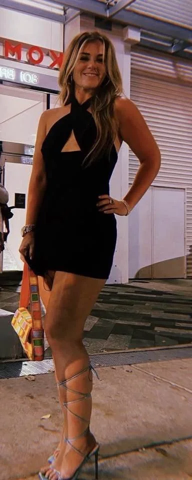New York slut Ellie lost in IRL game main image