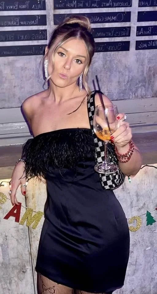 New York slut Ellie lost in IRL game image 4