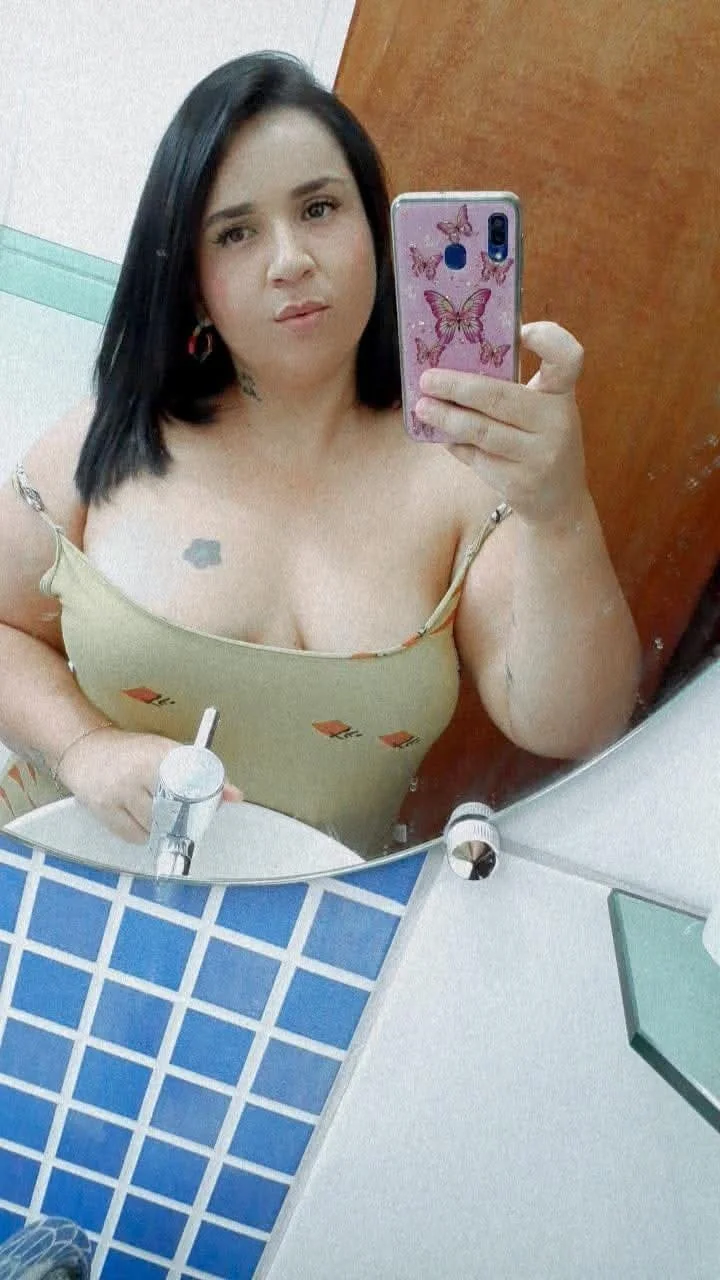 Titia Verônica/ tenho vídeo dela se masturbando e um dando pro meu tio image 2