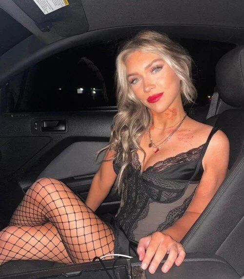 Bella-L-new chick in the hood image 2