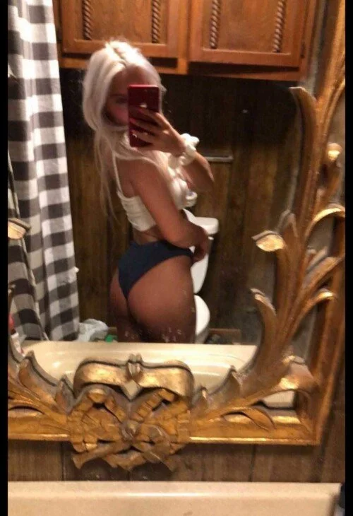 Bella-L-new chick in the hood image 5
