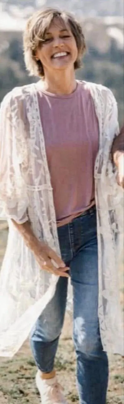 📷 Ellen shares some beautiful photos! Absolutely love this wife & her natural body! cover image
