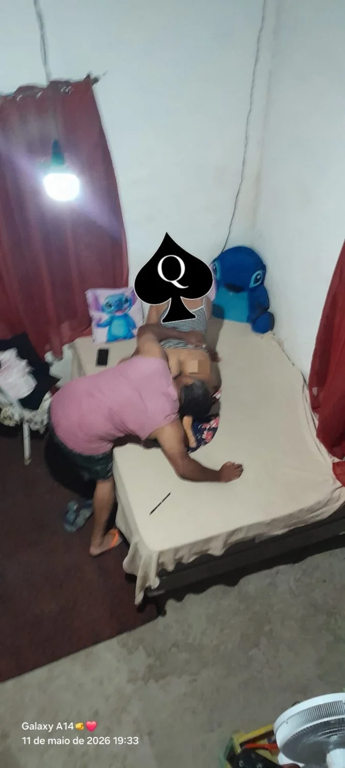 111.BOMBADO DESTRUIU o cuzinho da cadela qe estava no cio, encheu de leite, corno filmando escondido image 2