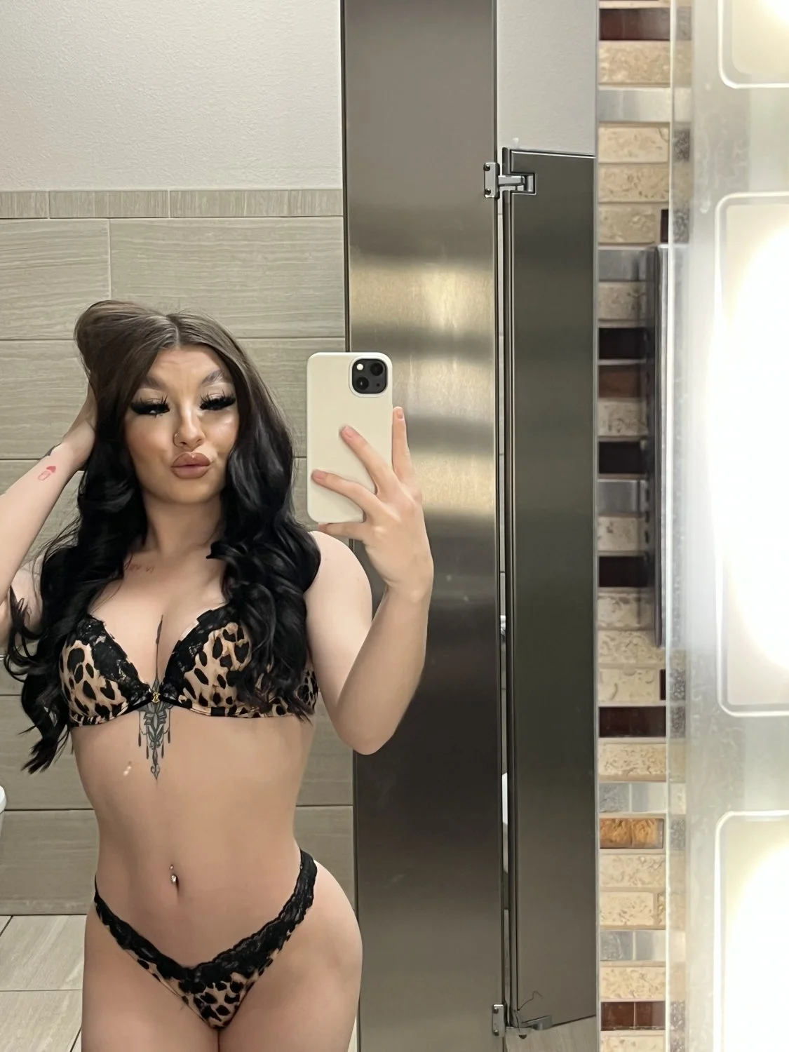 Cute white girl getting Mexican dick main image